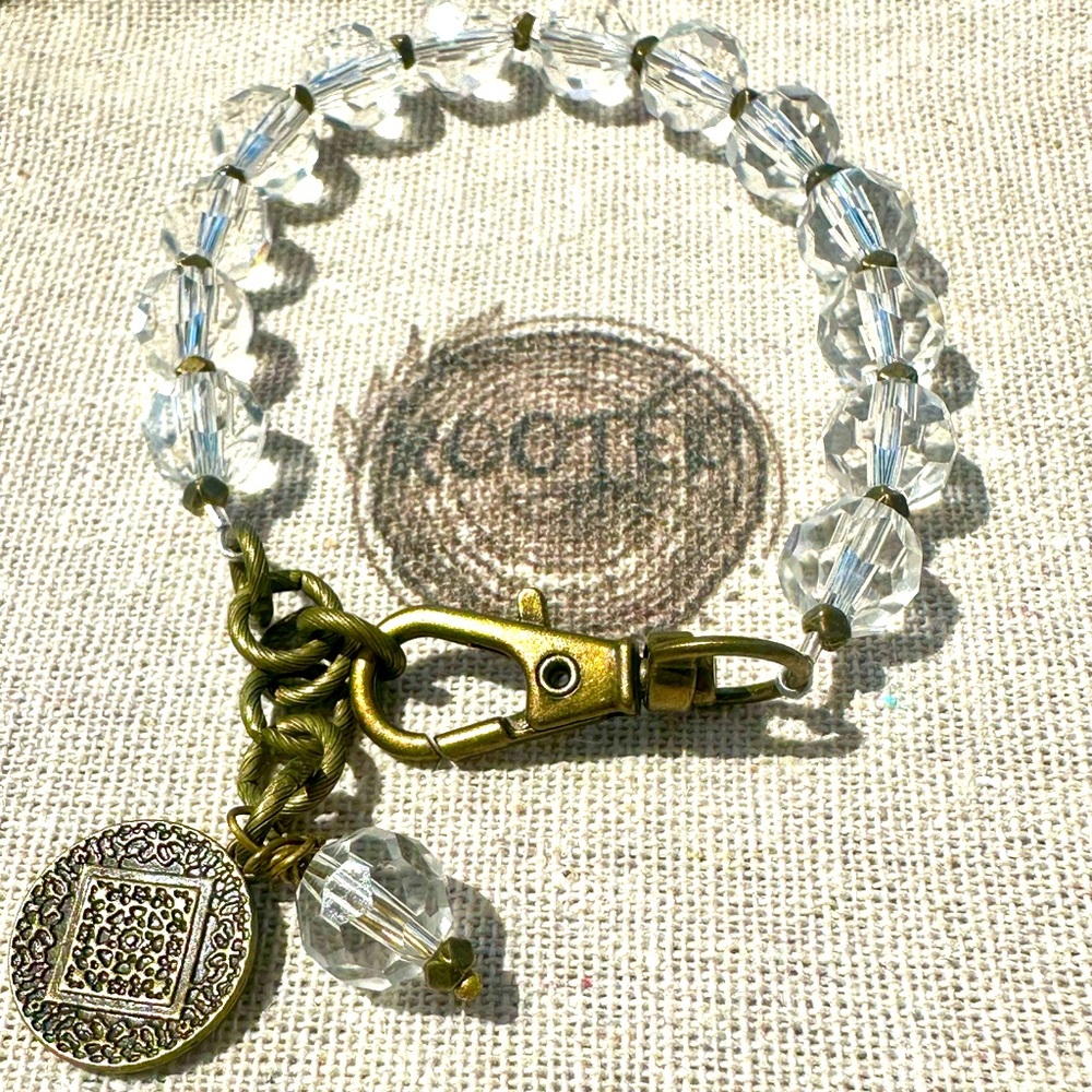 Elegant Crystal and Brass Bracelet